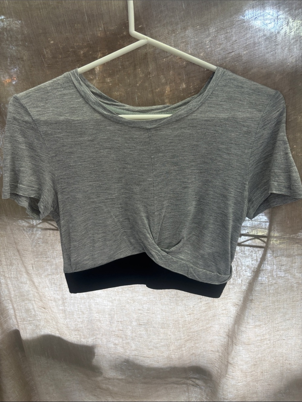 Grey Twist-Front Crop Tee - Women's